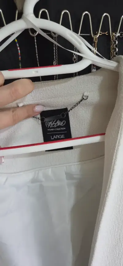 Blazer blanco y negro elegante - miniatura 2