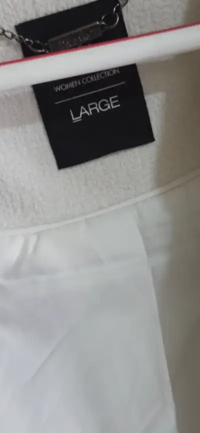 Blazer blanco y negro elegante - miniatura 3