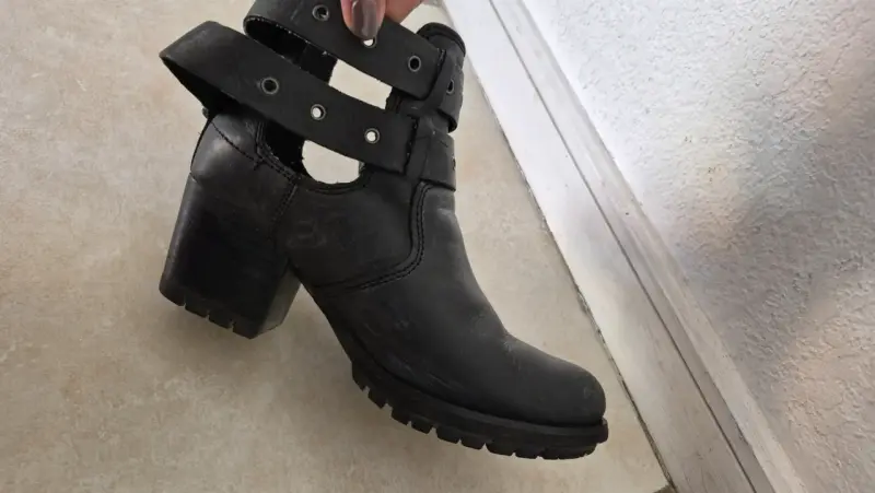 Botines negros con hebillas - 2