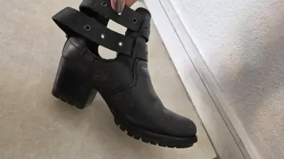 Botines negros con hebillas - miniatura 2