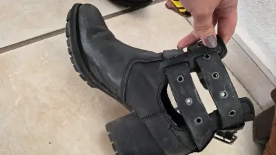 Botines negros con hebillas - miniatura 3