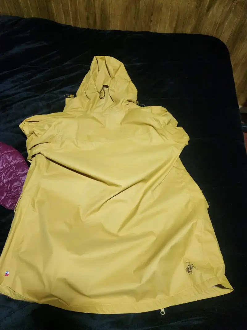 Chaqueta amarilla impermeable - 4