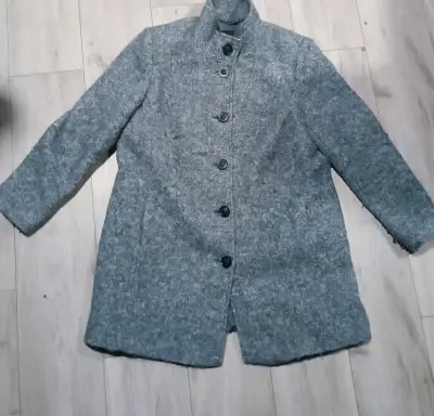 Abrigo negro con capucha - miniatura 4