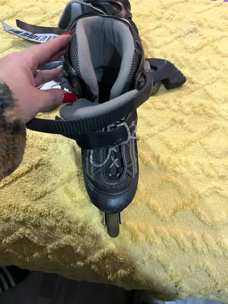 Patines en línea negros y grises - 5