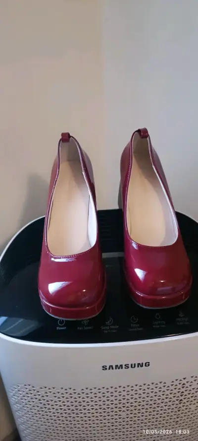 Zapatos de tacón rojo - miniatura 2