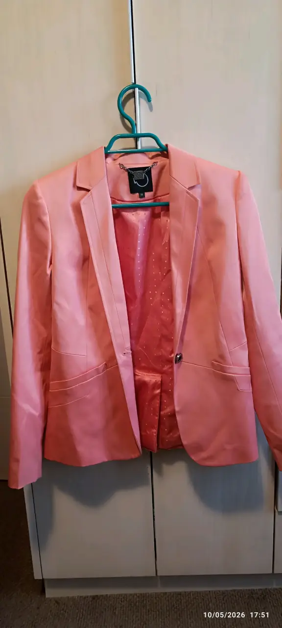 Blazer rosado marca IO