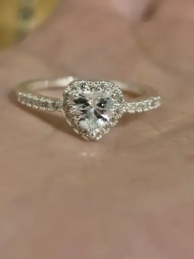Anillo de corazón brillante - miniatura 1