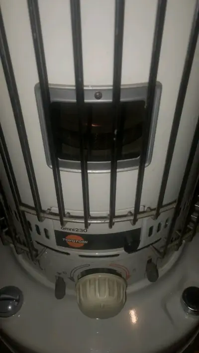 Estufa a parafina Toyotomi Omni 230 Japonés - miniatura 1