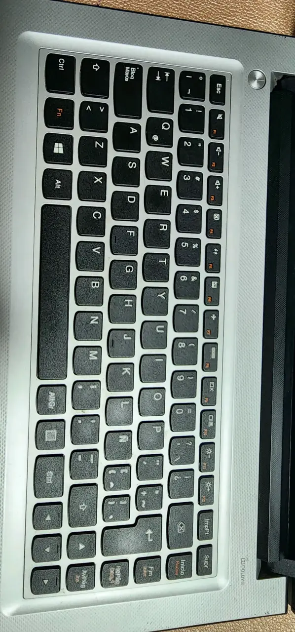 Laptop Lenovo ideapad 300 en perfecto estado - 6