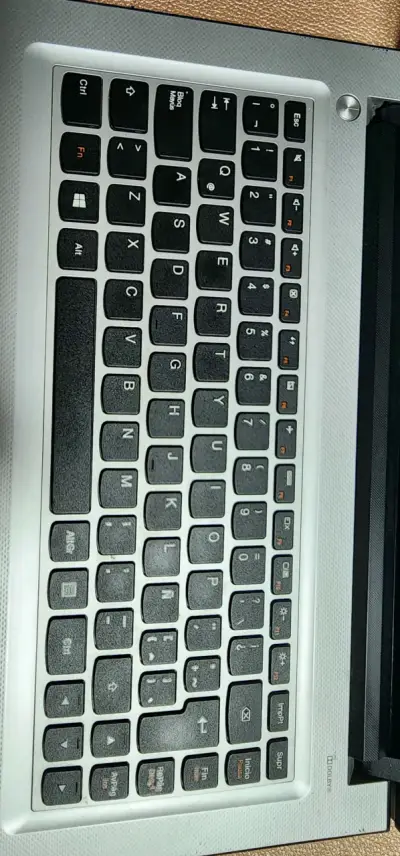 Laptop Lenovo ideapad 300 en perfecto estado - miniatura 6