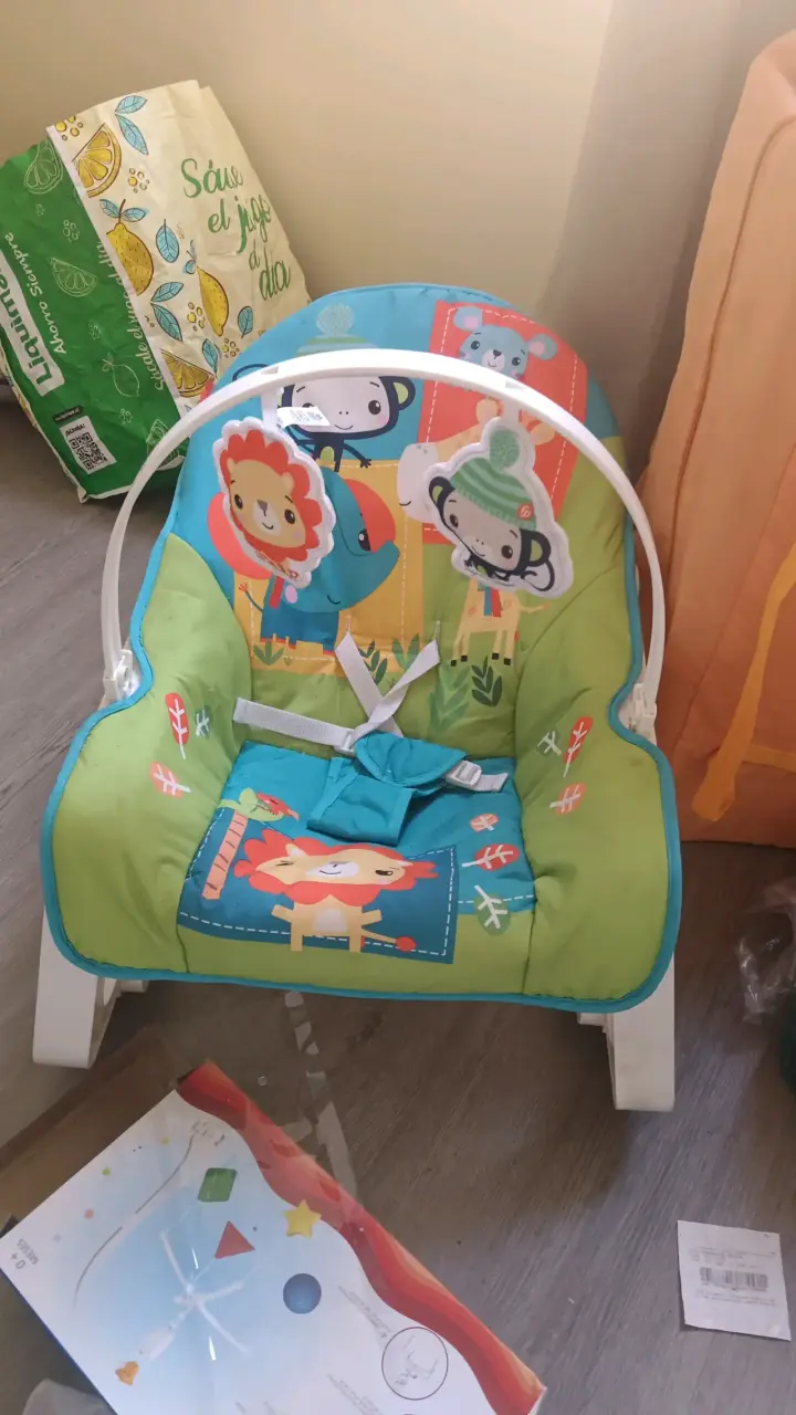 Silla mecedora infantil colorida - 1