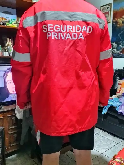 Parka roja con bandas reflectantes - miniatura 2
