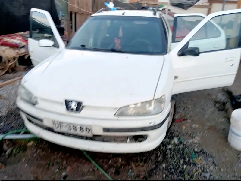 Auto Peugeot 306 para desarme completo - 1