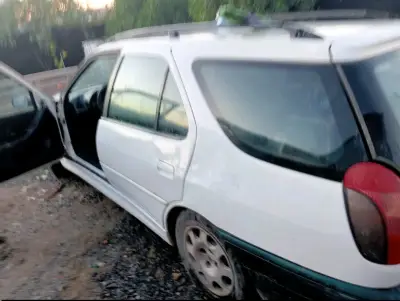 Auto Peugeot 306 para desarme completo - miniatura 3