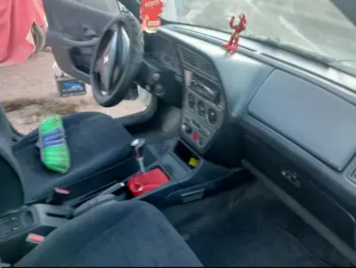 Auto Peugeot 306 para desarme completo - miniatura 5