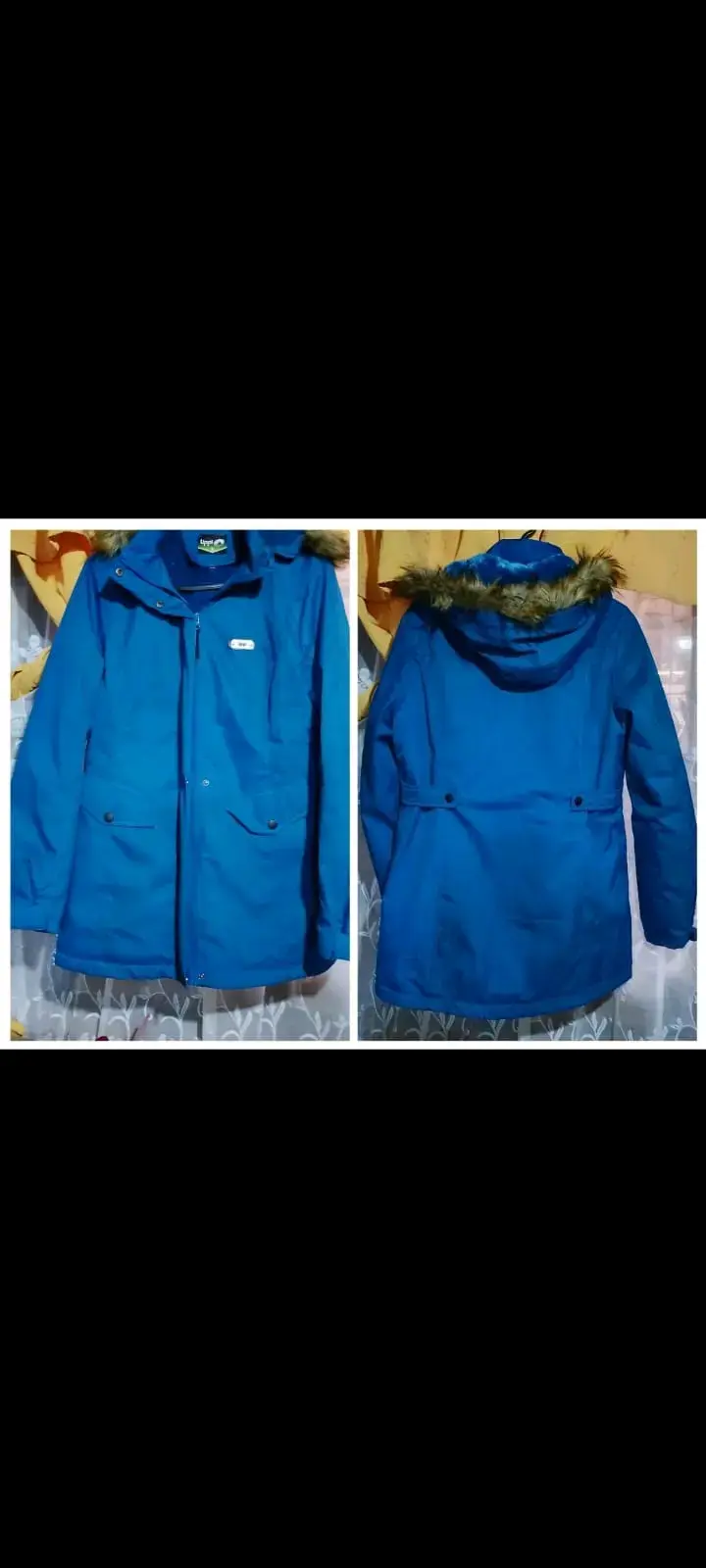 Parka azul con capucha