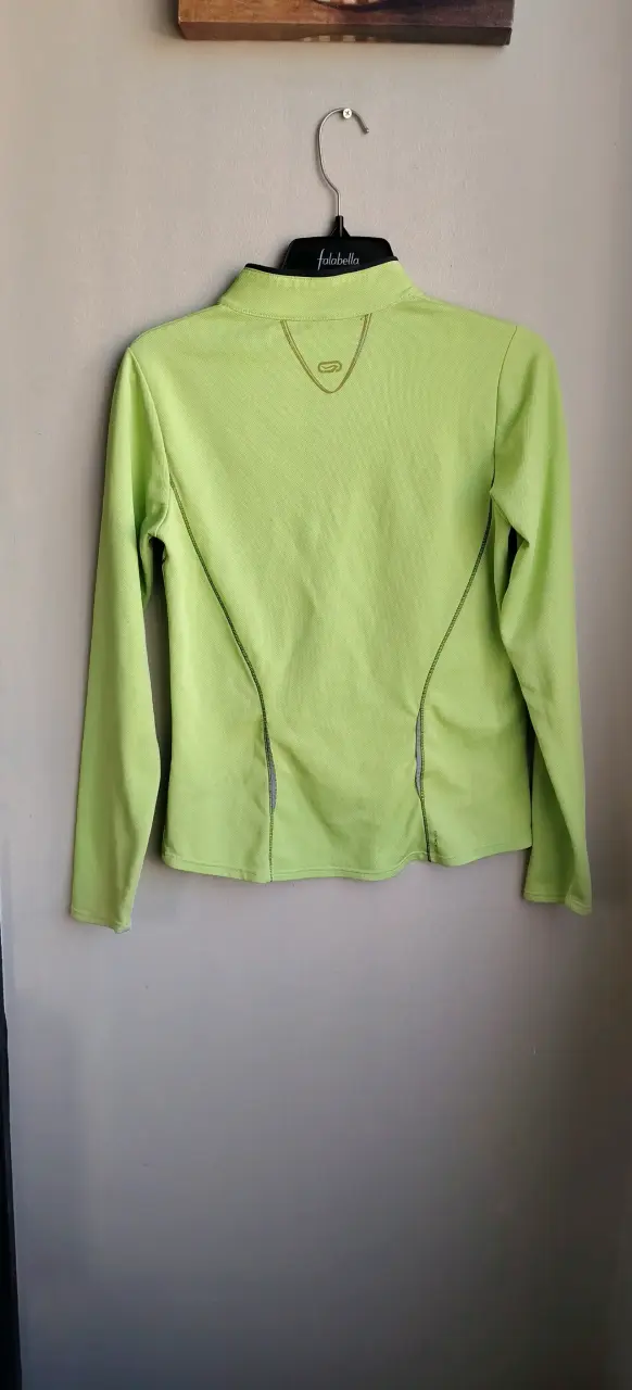 Polera deportiva verde claro - 1