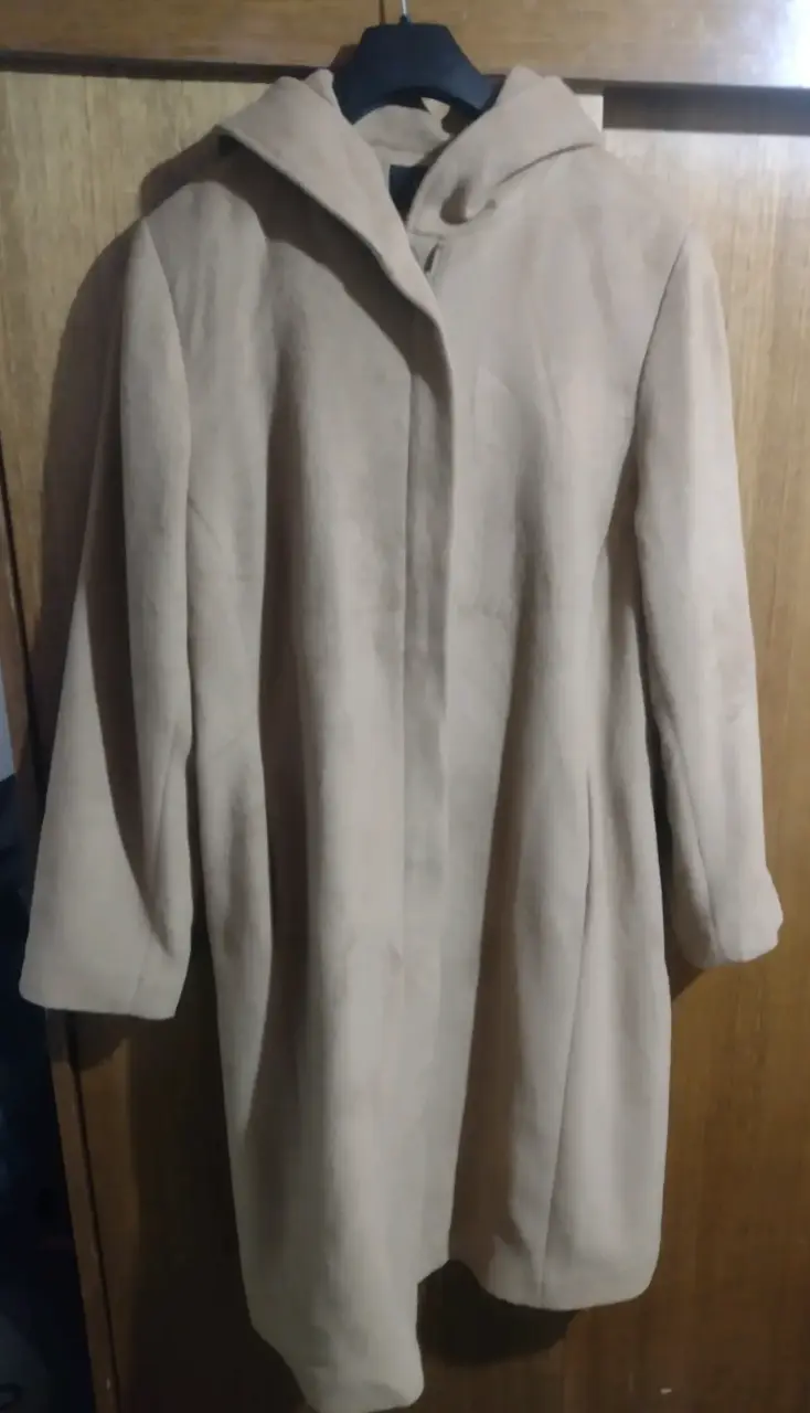 Abrigo beige con capucha - 1