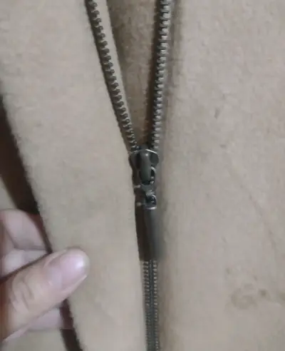 Abrigo beige con capucha - miniatura 3