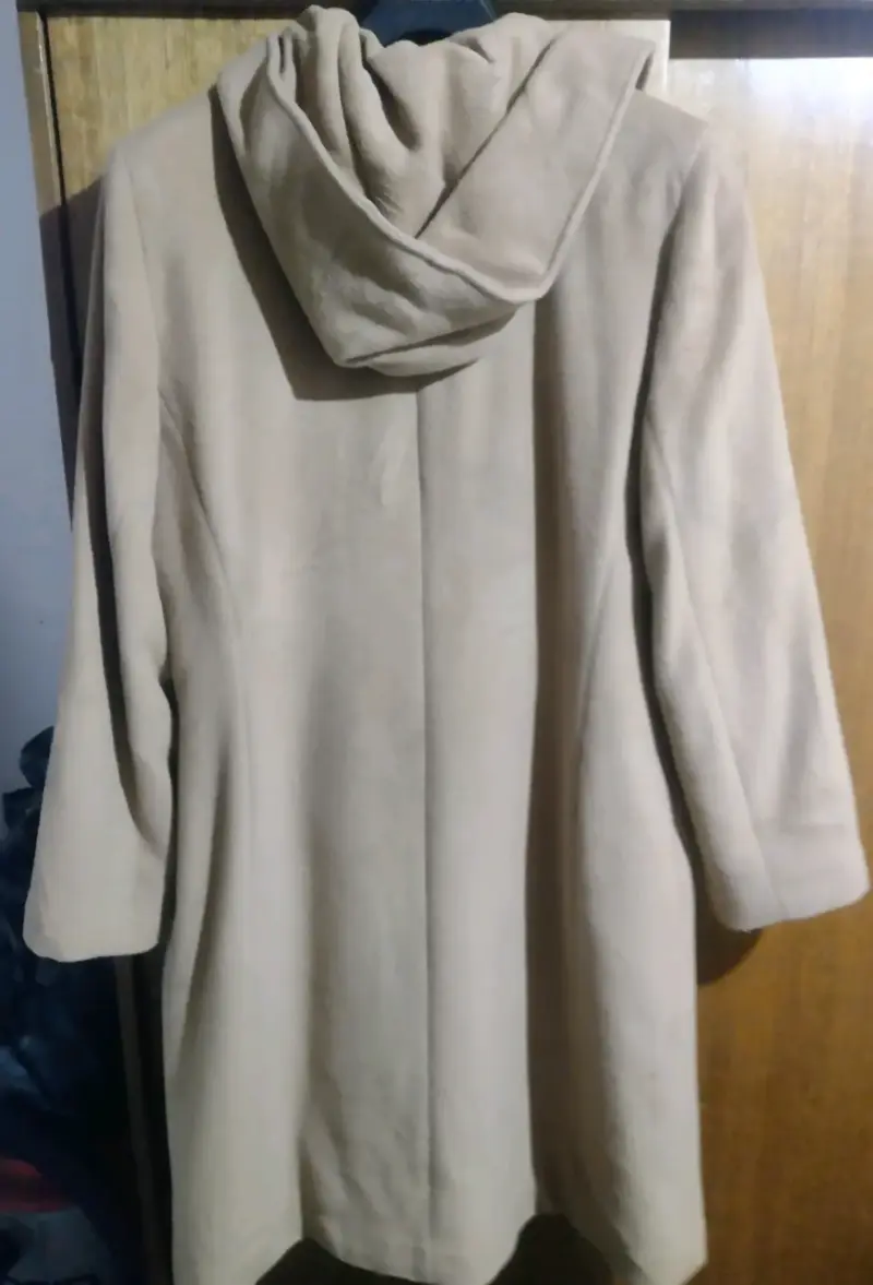 Abrigo beige con capucha - 4
