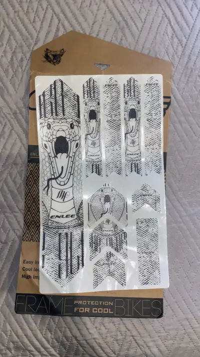 Protección adhesiva para bicicleta - miniatura 1