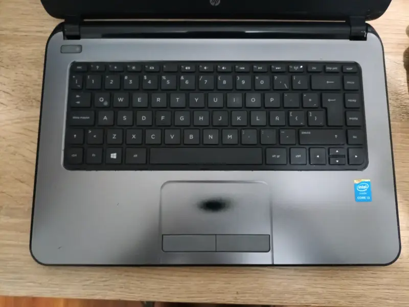 Laptop HP240 g3, con cargador - 3