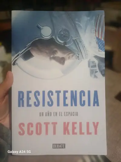 Libro 'Resistencia' de Scott Kelly - miniatura 1