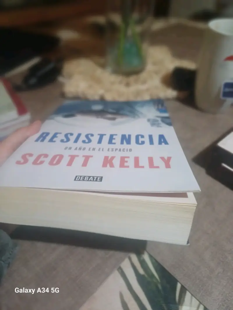 Libro 'Resistencia' de Scott Kelly - 2