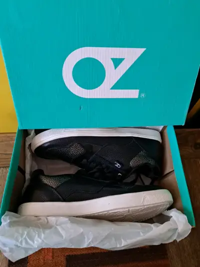 Zapatillas negras modernas - miniatura 2