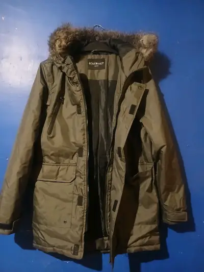 Parka con capucha de piel sintética - miniatura 1