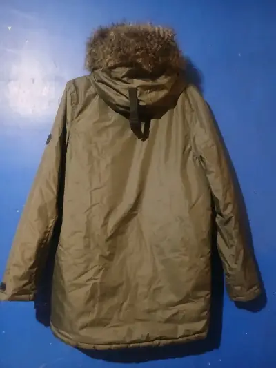 Parka con capucha de piel sintética - miniatura 3