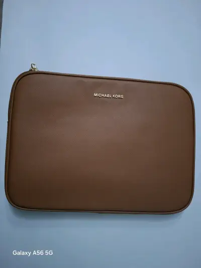 Funda para tablet/iPad Michael Kors café - miniatura 1