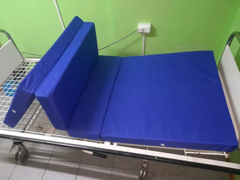 Colchón azul para cama clínica - 1