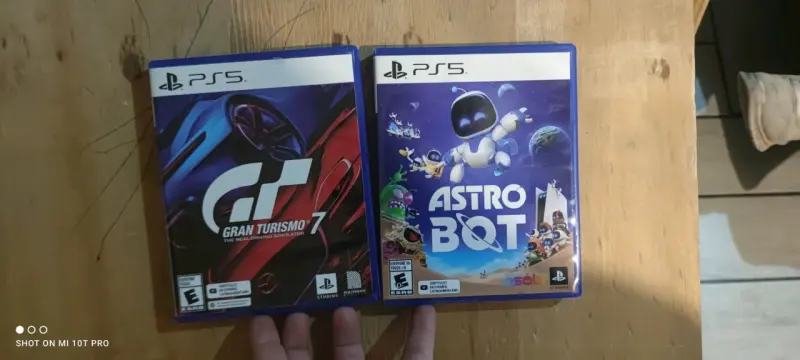Juegos PS5 Gran Turismo 7 y Astro Bot