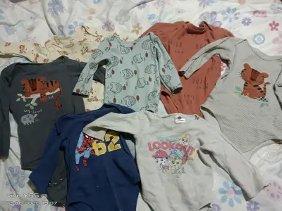 Lote de bodys estampados de bebé - miniatura 1