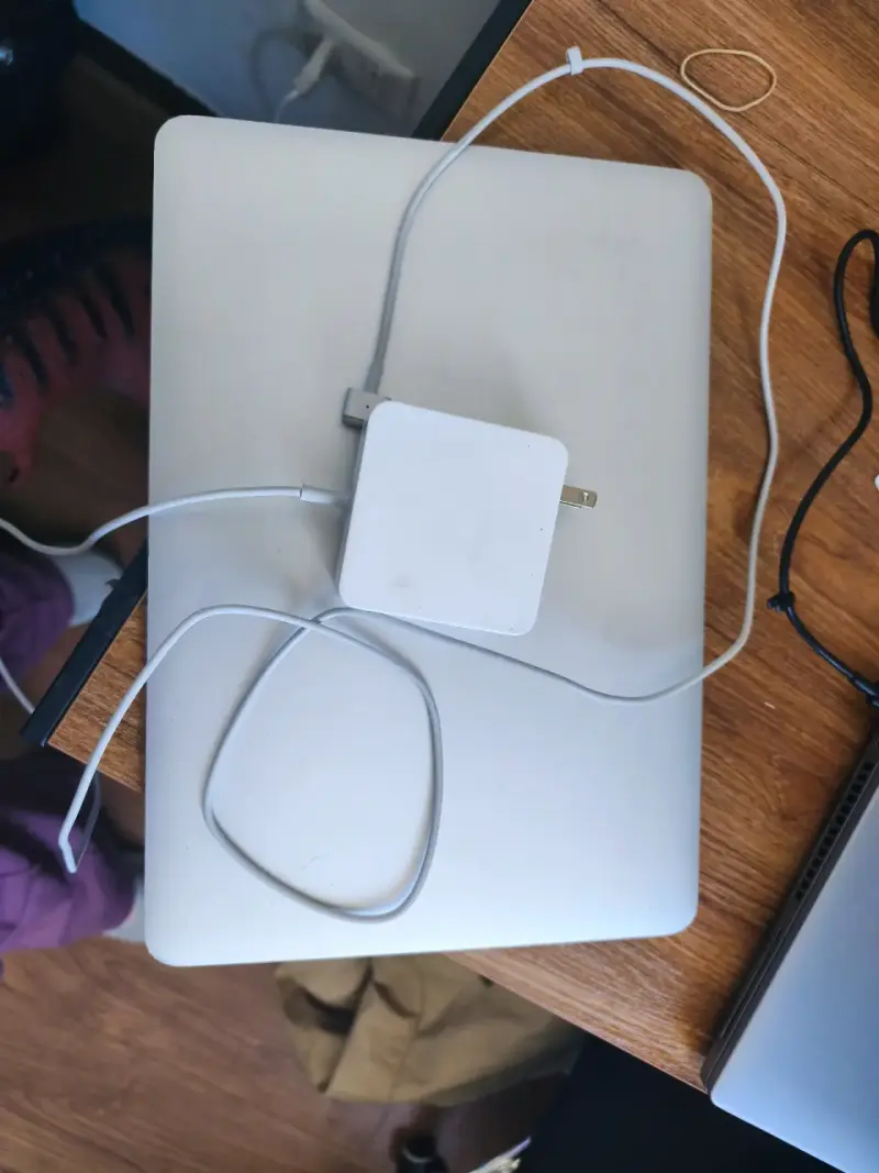 MacBook Air 13" (2017) usado - 3