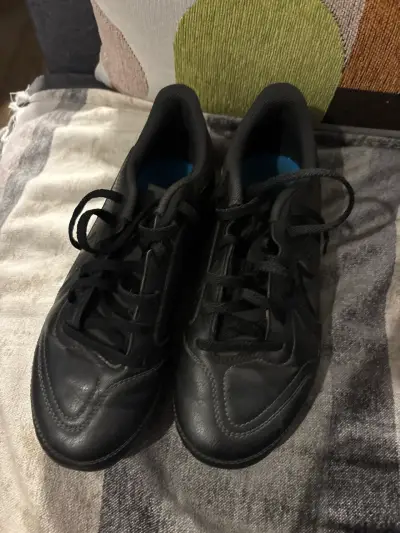 Zapatillas negras deportivas - miniatura 1