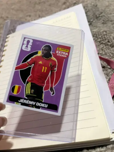 Figurita extra sticker Jeremy Doku - miniatura 1