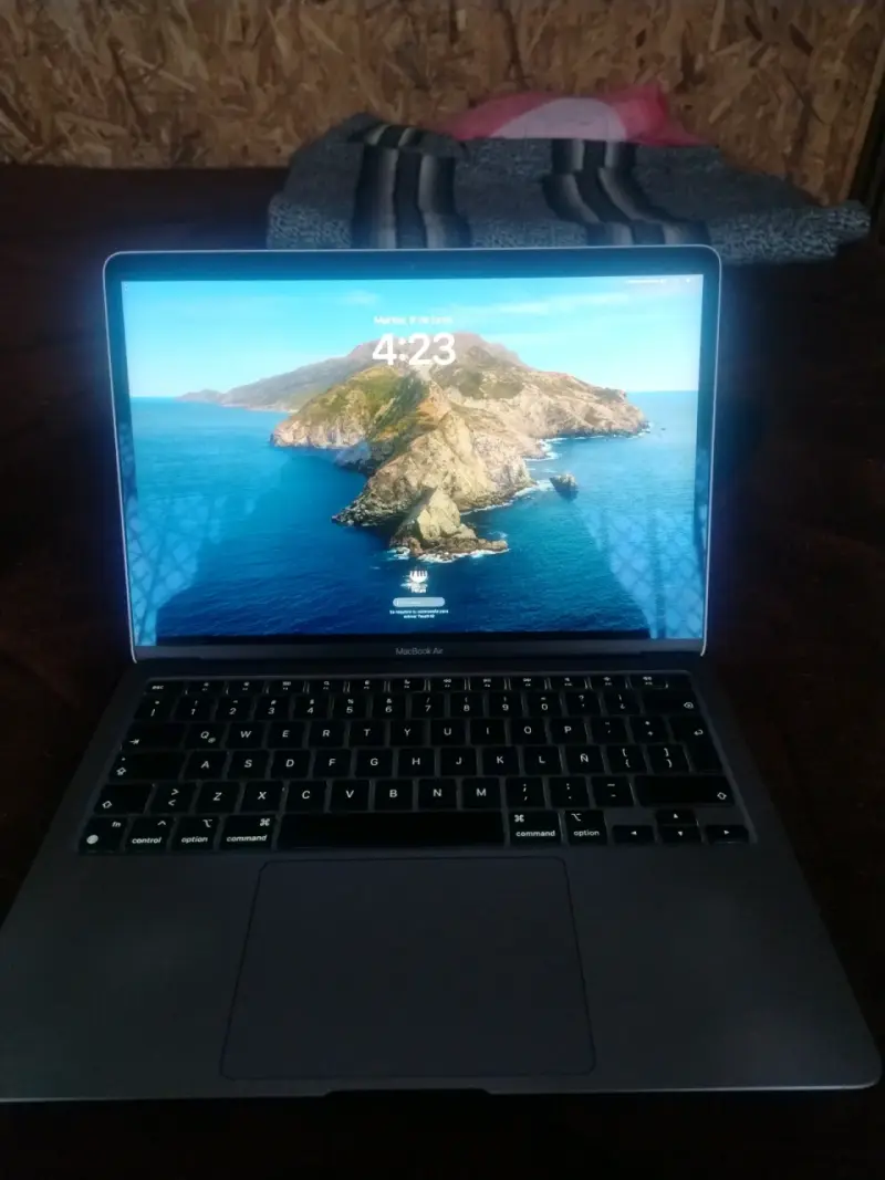 MacBook Air usado en buen estado - 1