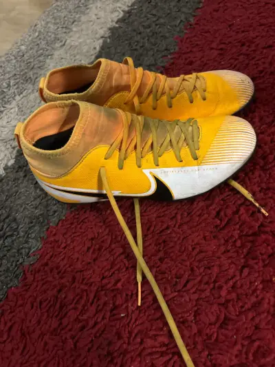 Zapatillas deportivas amarillas - miniatura 2