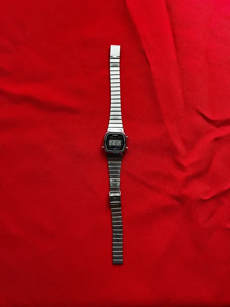 Reloj metálico digital Casio - 1