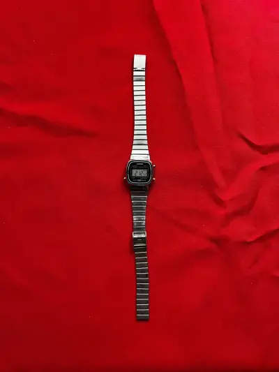 Reloj metálico digital Casio - miniatura 1