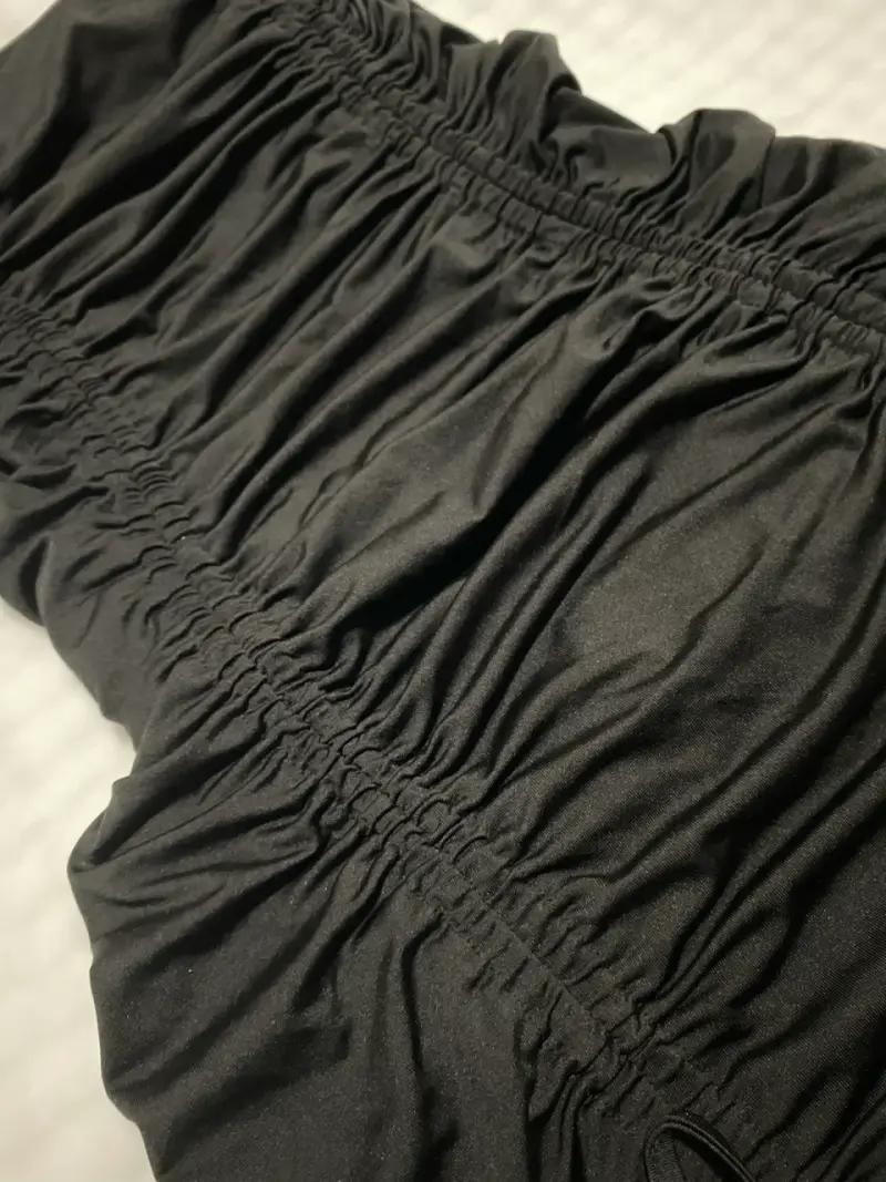 Vestido negro ajustado - 2