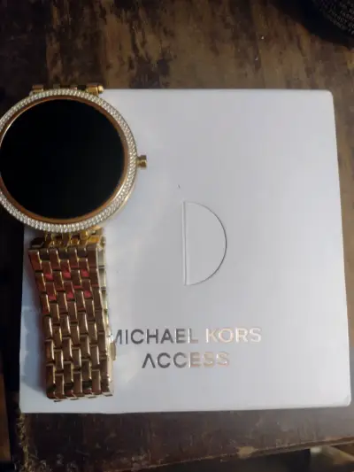Reloj inteligente dorado Michael Kors - miniatura 4