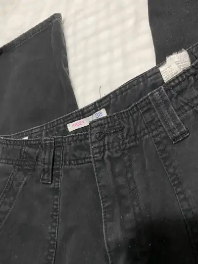 Pantalones cargo negros unisex - miniatura 2