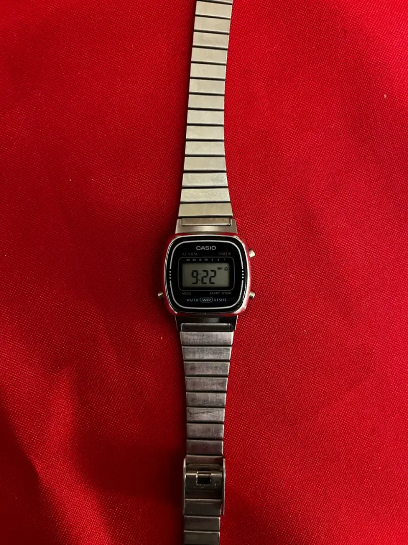 Reloj metálico digital Casio - 2