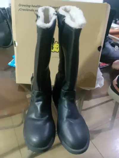 Botas negras con forro interior - miniatura 2