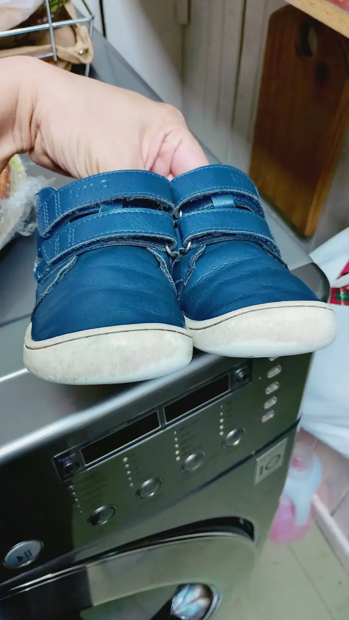 Zapatillas azules con velcro marca uma ergonómics - 4