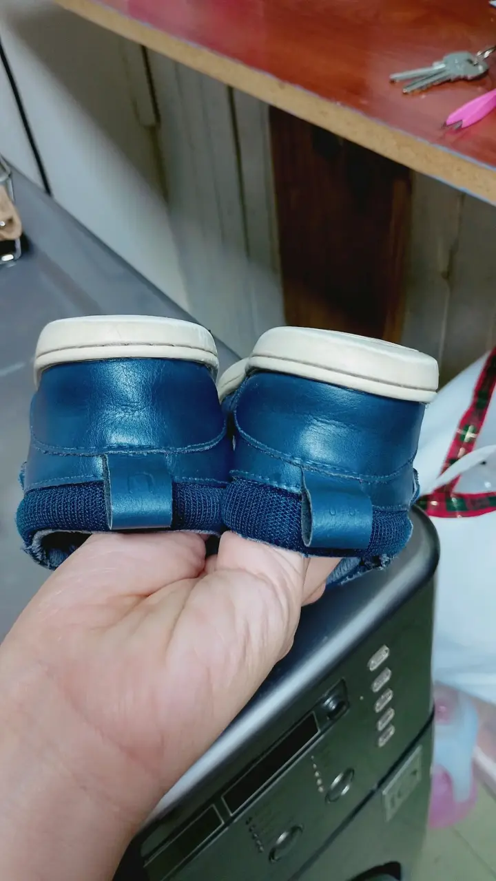 Zapatillas azules con velcro marca uma ergonómics - 5