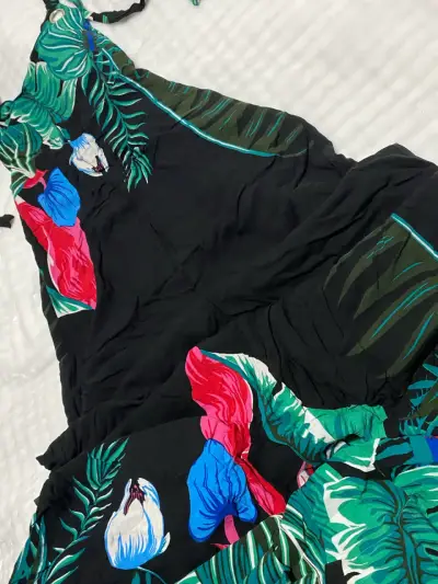 Vestido negro estampado floral - miniatura 2